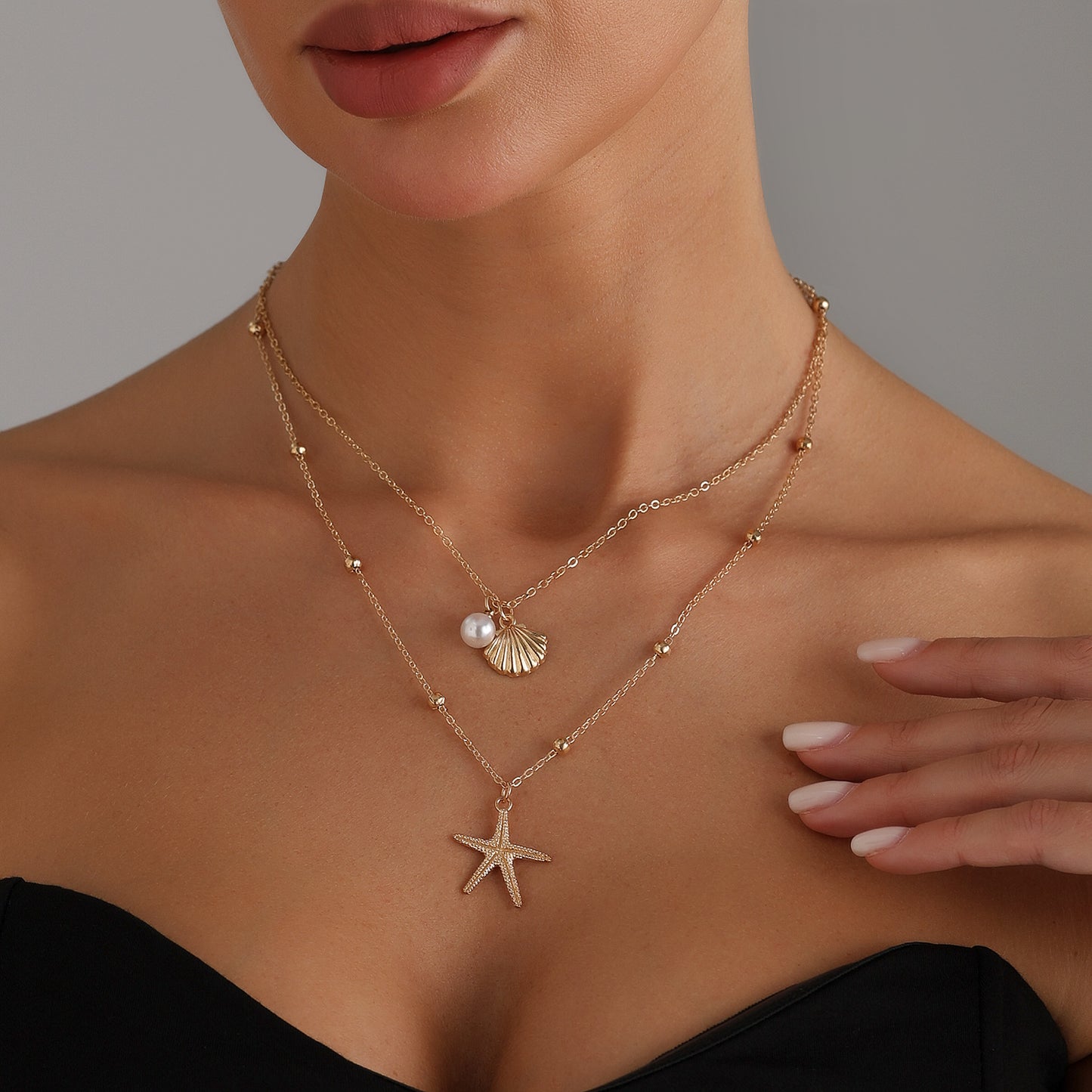 Collar con temática playera con colgante de concha marina y estrella, de aleación con acabado chapado para mujer