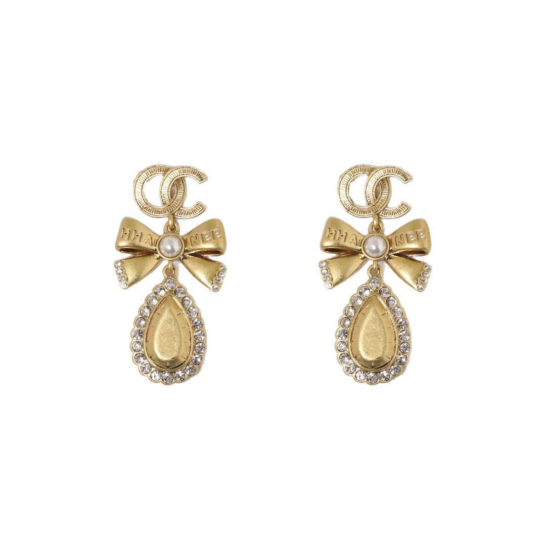 Orecchini vintage in ottone placcato oro con fiocco e strass, perno in argento sterling 925