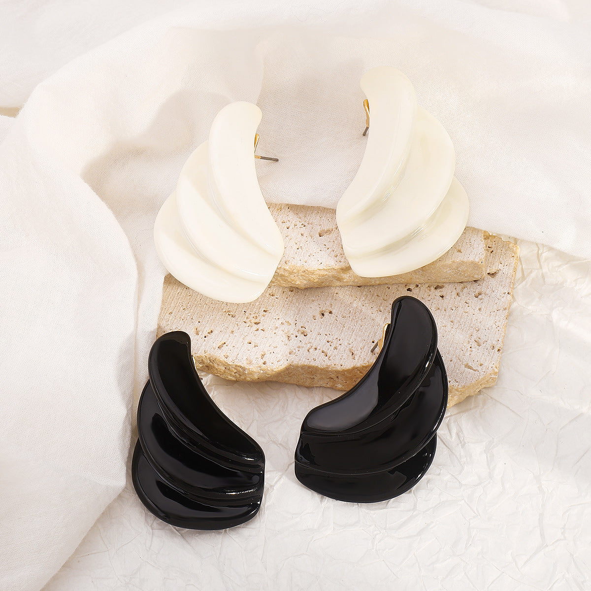 Pendientes minimalistas de aleación y resina con formas geométricas irregulares y acabado chapado para mujer, joyería de verano inspirada en la playa y las conchas marinas