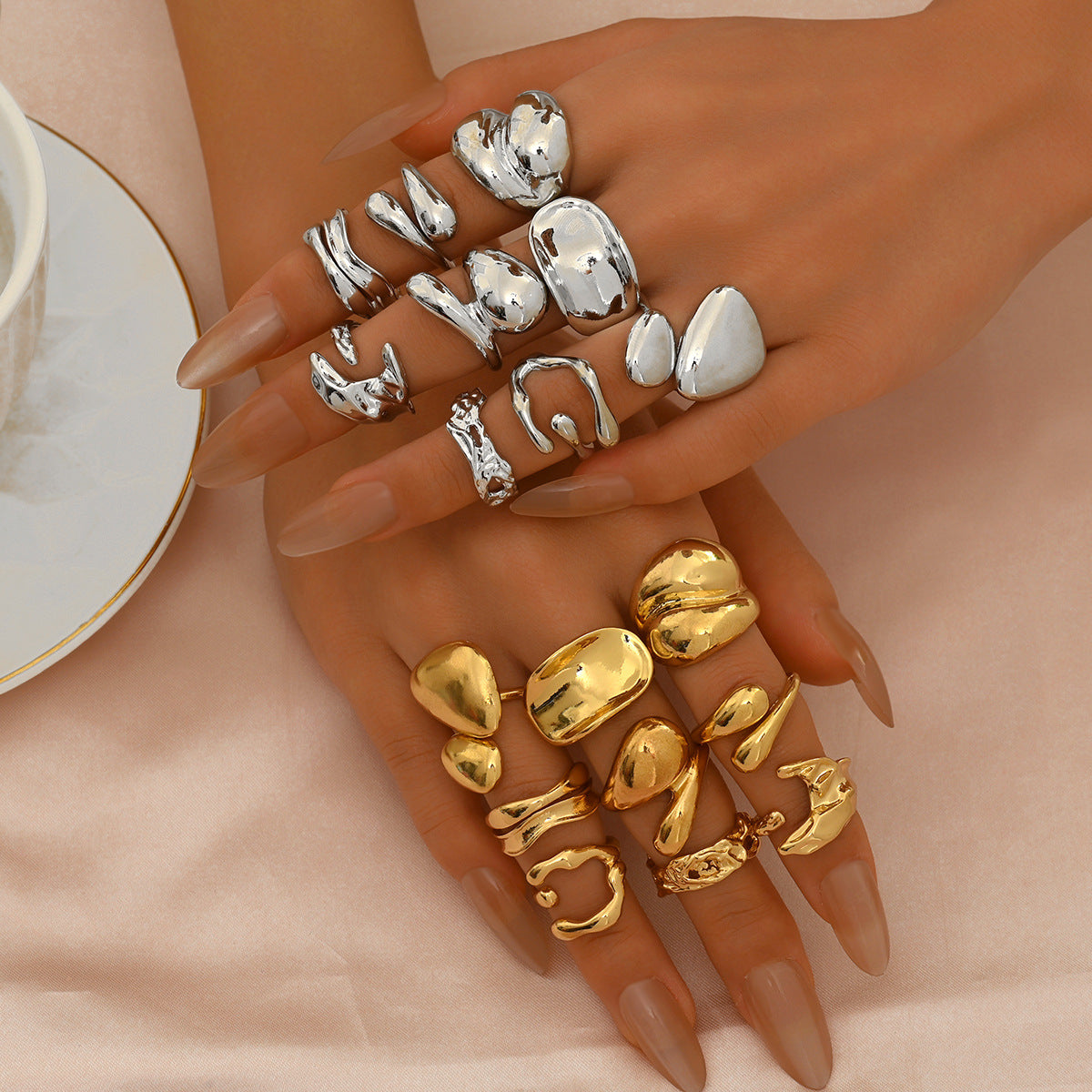 Conjunto de anillos de aleación de zinc chapados en oro de 18 quilates con diseño geométrico a la moda para mujer