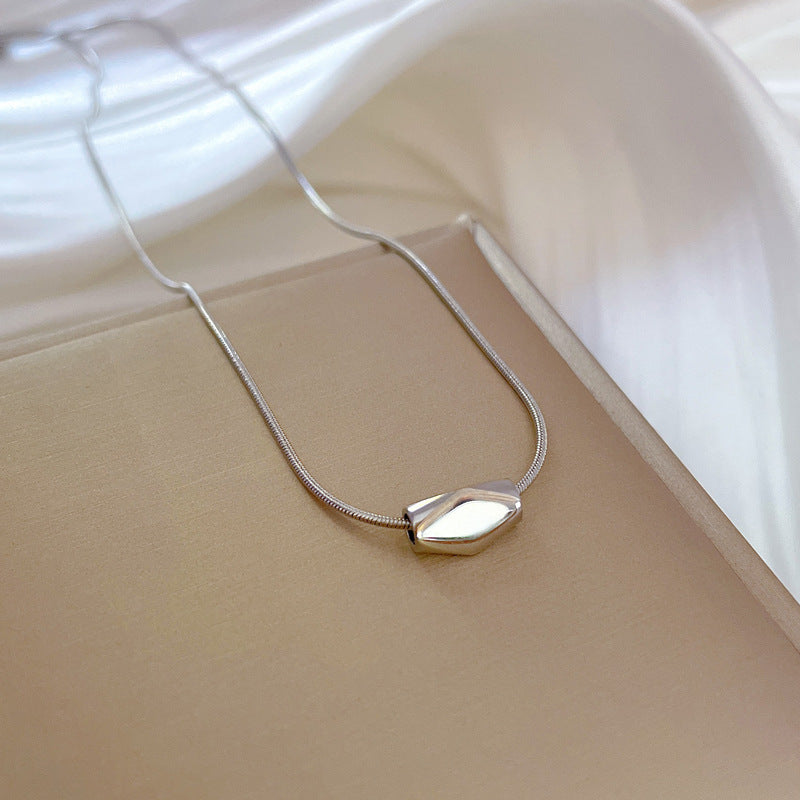 Collar con colgante de rombo geométrico minimalista para mujer de acero titanio con chapado en oro