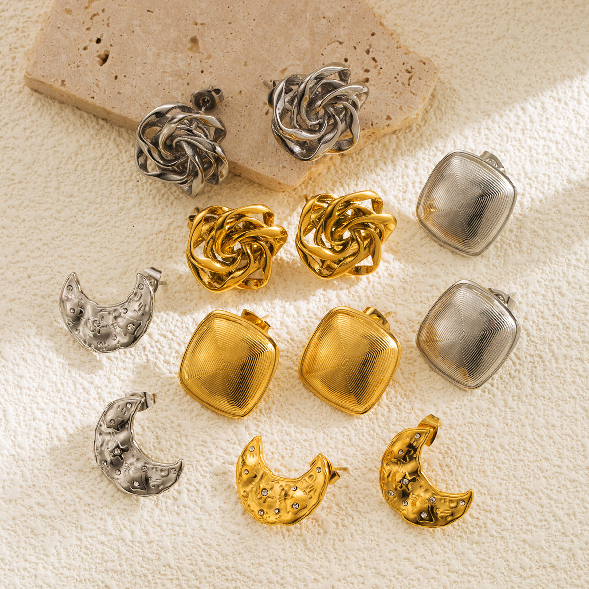 Pendientes minimalistas de acero inoxidable con luna geométrica y motivos florales con baño de oro para mujer