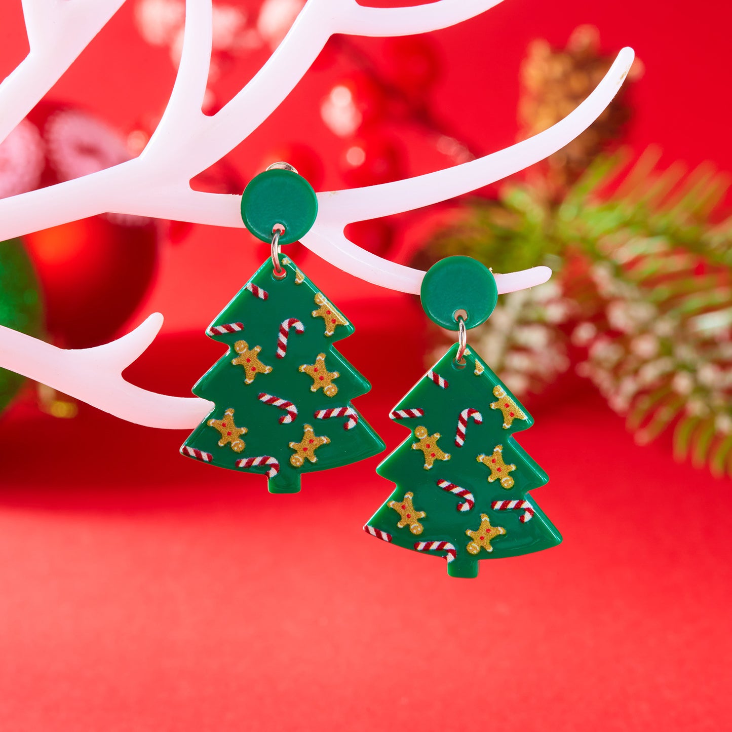 Orecchini a perno in acrilico per Natale, dolci e audaci, con fantasia di bastoncino di zucchero, omino di pan di zenzero e albero di Natale, da donna