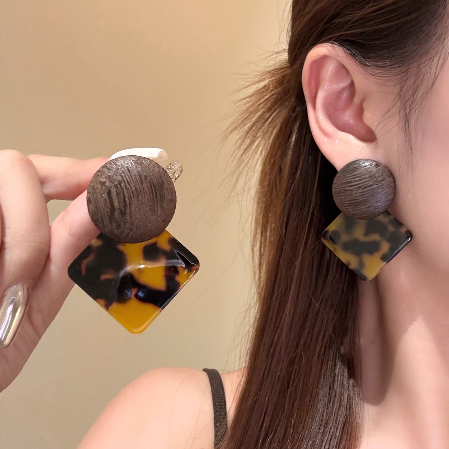 Pendientes Retro Redondos de Resina con Tono Caramelo Geométrico y Postes de Plata de Ley 925 para Mujer