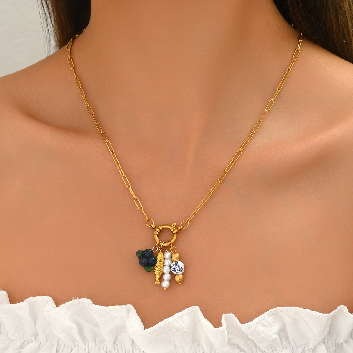 Collana da donna con conchiglia geometrica e intarsi in perle, con ciondolo in rame su catena standard