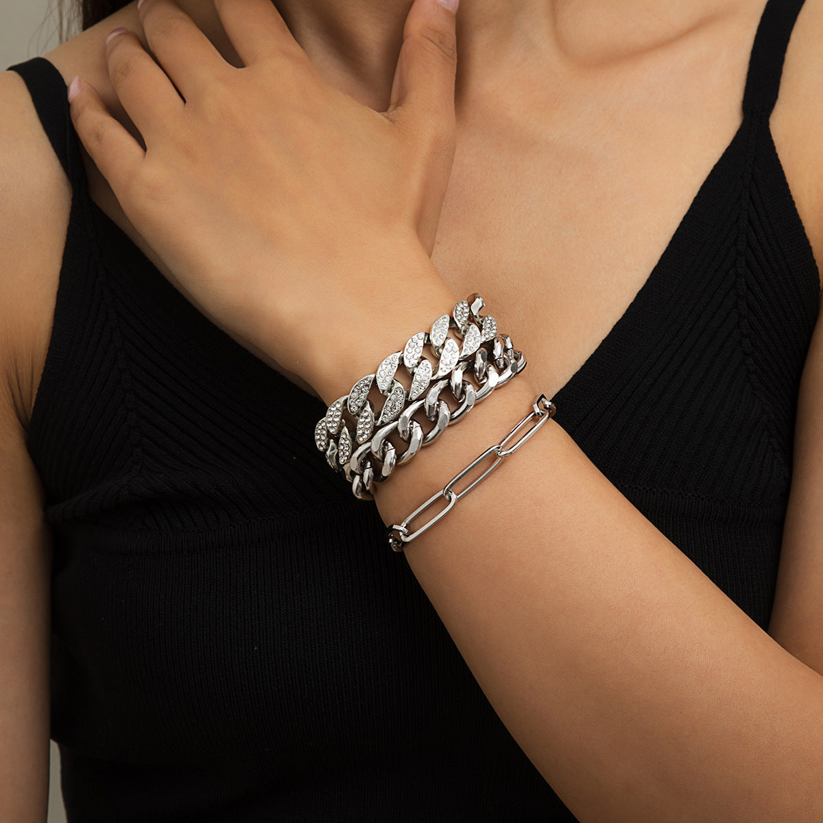 Vintage Punk Hip-hop Geometric Alloy Rhinestone Bracelet for Women