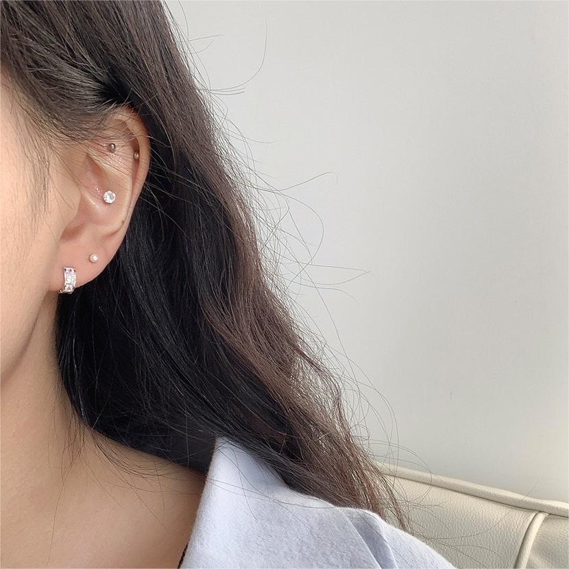 Pendientes Minimalistas de Tuerca con Zirconia Cúbica Cuadrada en Plata de Ley 925 con Baño Metálico