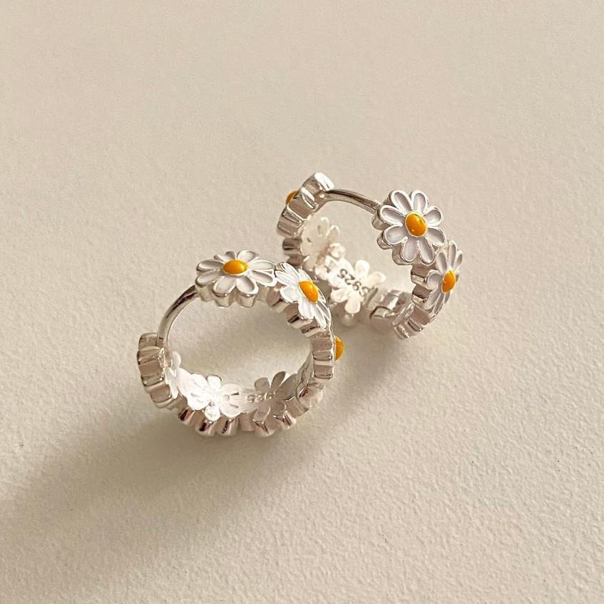 Minimalist Daisy-Shaped 925 Sterling Silver Stud Earrings for Women with Polished Finish