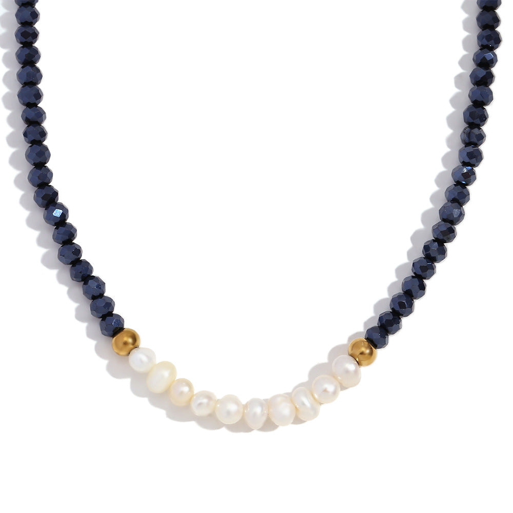 Collana alla moda da donna in stile OL con pendente geometrico in acciaio inossidabile, dieci perle d'acqua dolce e cristalli sfaccettati scuri infilati a mano su catena standard