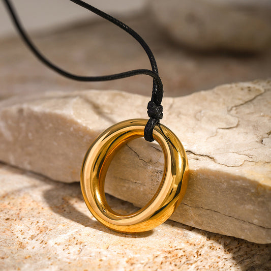 Minimalist Circular Hollow Titanium Steel Necklace with 18K Gold Plating on Stainless Steel Chain