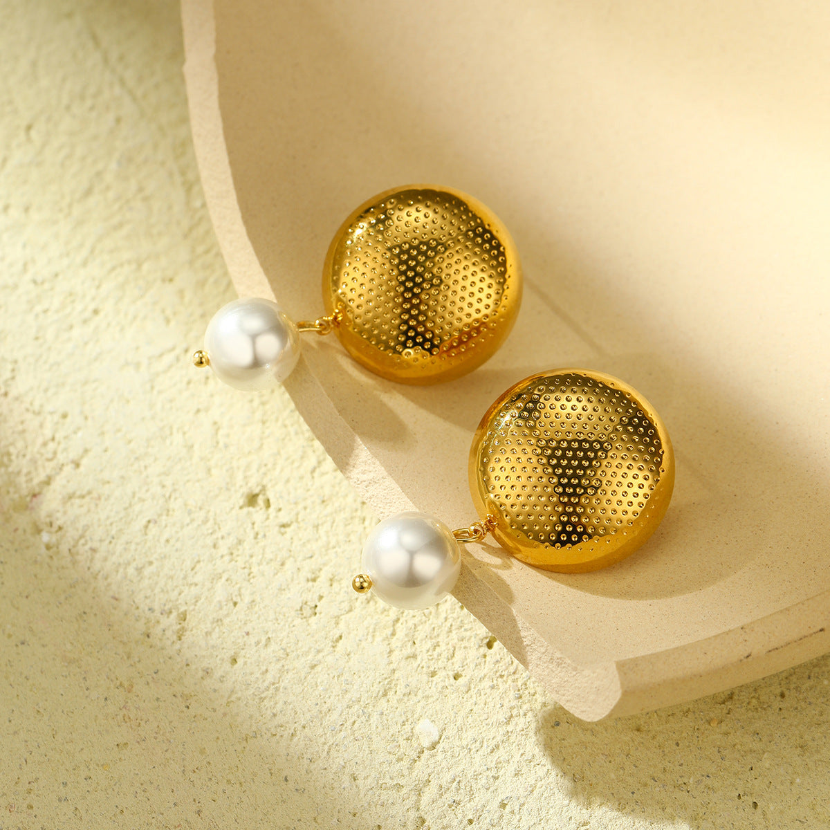 Fashionable Round Pearl Earrings in Stainless Steel with 18K Gold Plating for Women