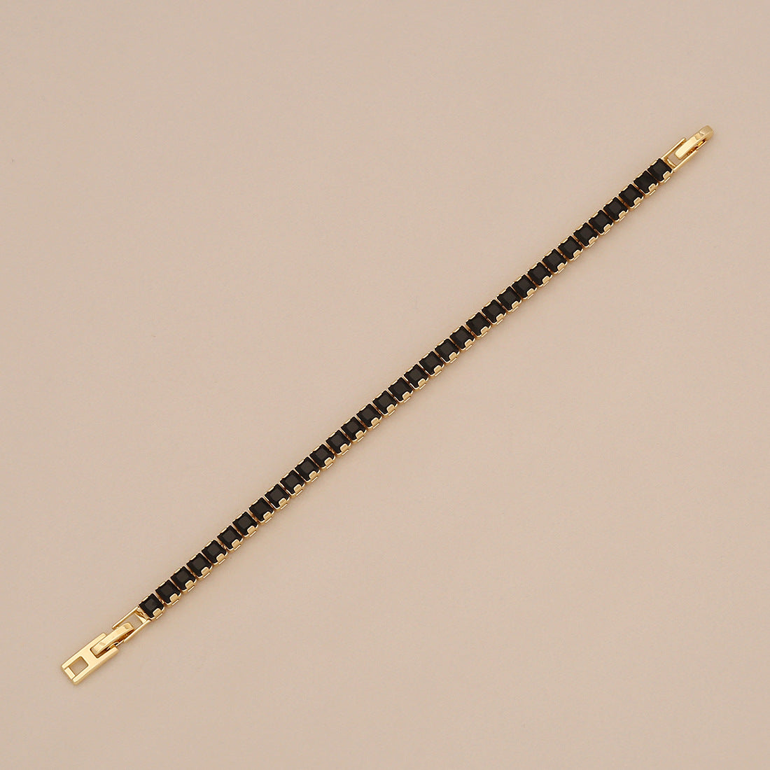 Bracciale quadrato geometrico alla moda da donna con zirconi intarsiati, accessorio chic minimalista da ufficio