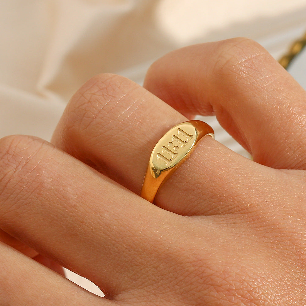Anillo ovalado de acero inoxidable chapado en oro de 18 quilates minimalista para mujer con diseño numérico 11:11