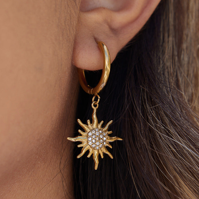 Pendientes de lujo de acero inoxidable con diseño geométrico en forma de sol con incrustaciones de diamantes de imitación bañados para mujer