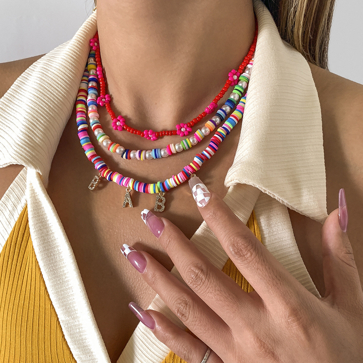 Collana con ciondolo a margherita in stile bohémien con catena in lega e strass intarsiati per donna