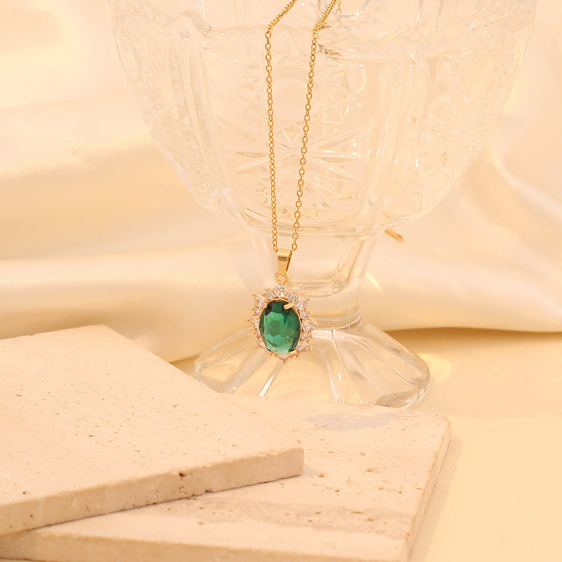Elegant Oval-Shaped Stainless Steel Pendant Necklace with Full Rhinestone Inlay for Women