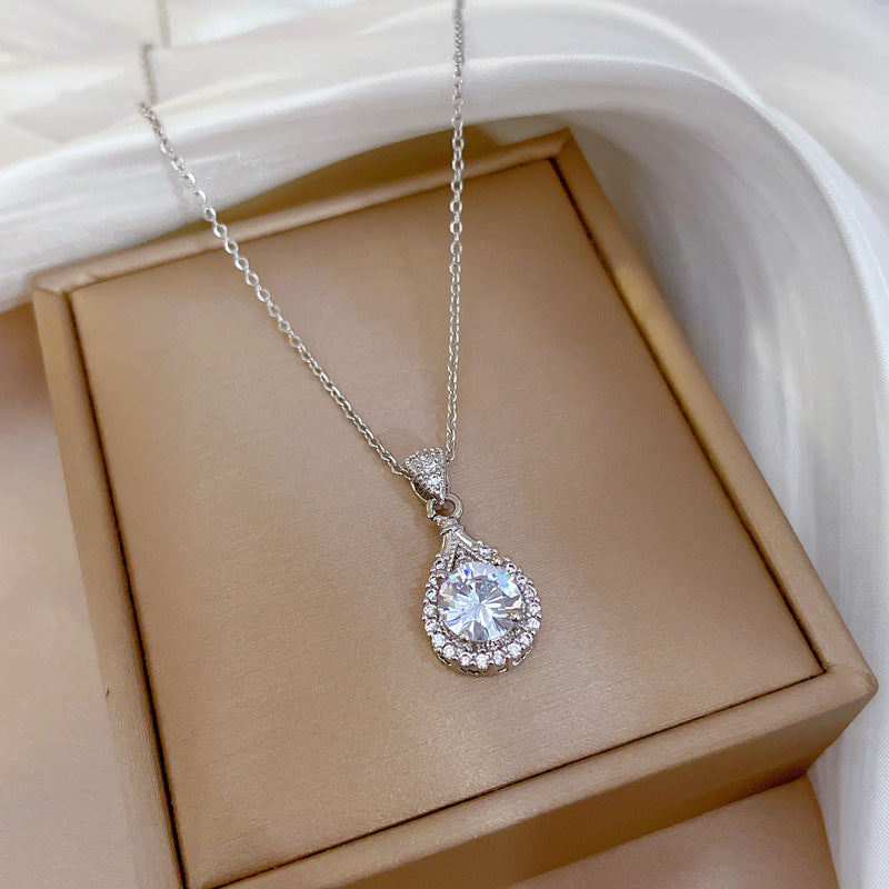 Four-Leaf Clover Rhinestone Pendant Necklace for Women Titanium Steel Irregular Chain Shell Locket Floral Style