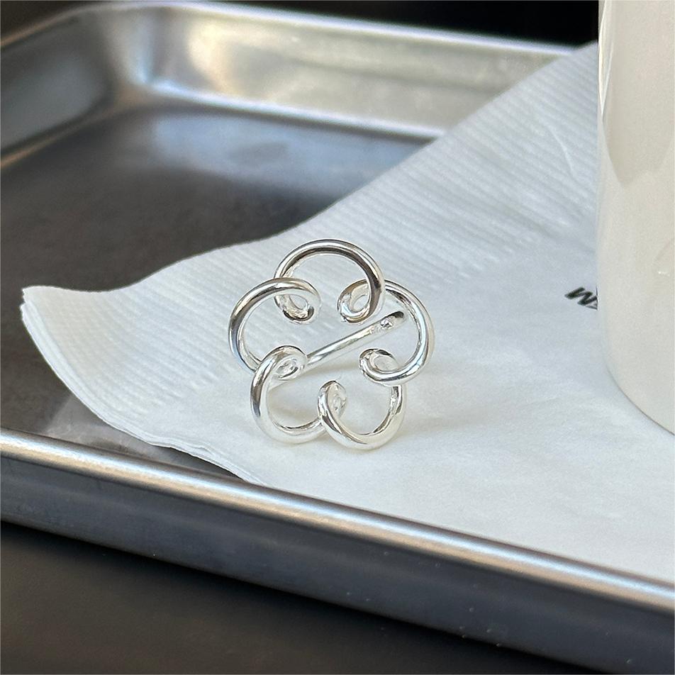 Anillo Minimalista Chapado en Plata de Ley 925 con Diseño Floral Dulce para Mujer