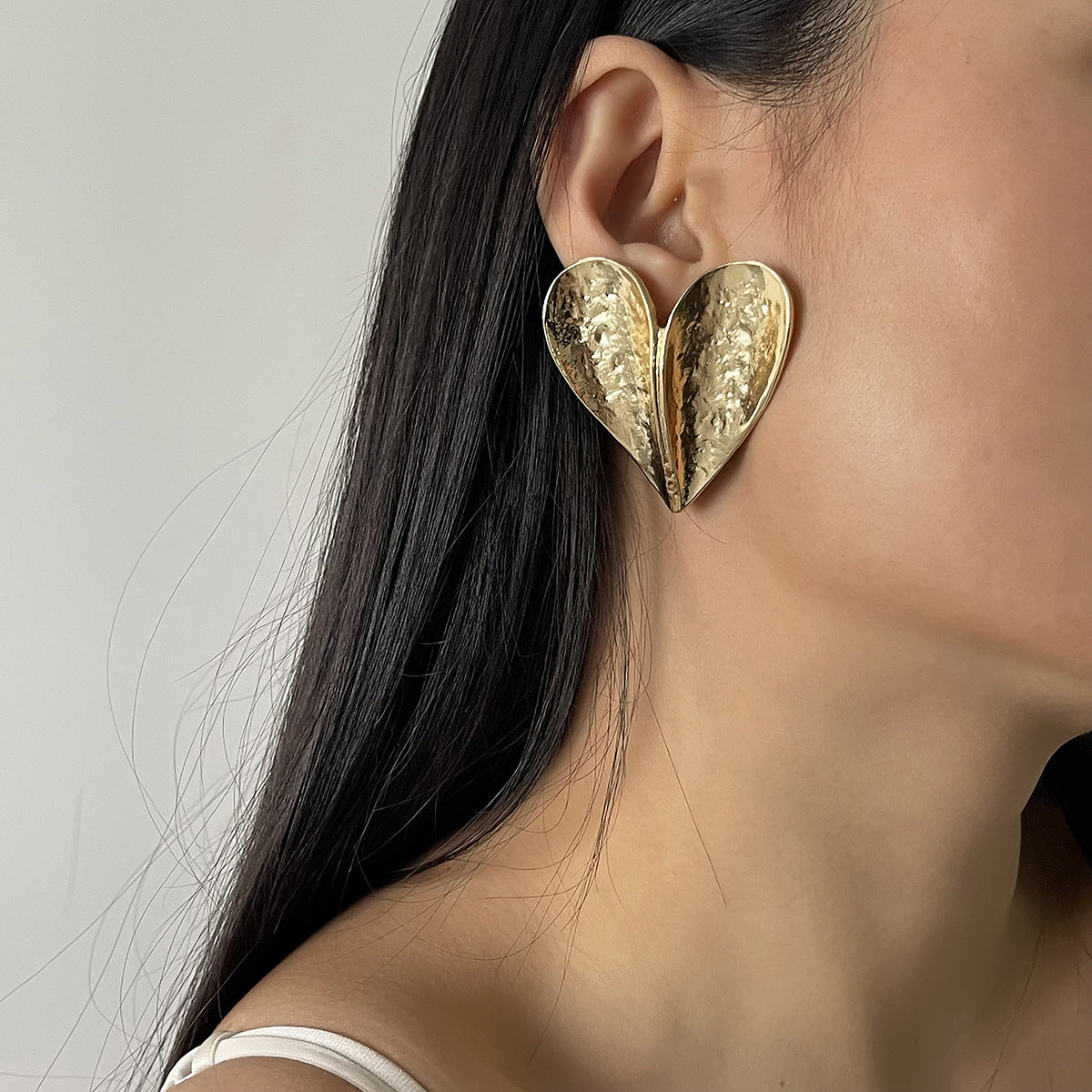 Ins Style 3D Concave Heart Shape Alloy Stud Earrings with Plated Finish for Women