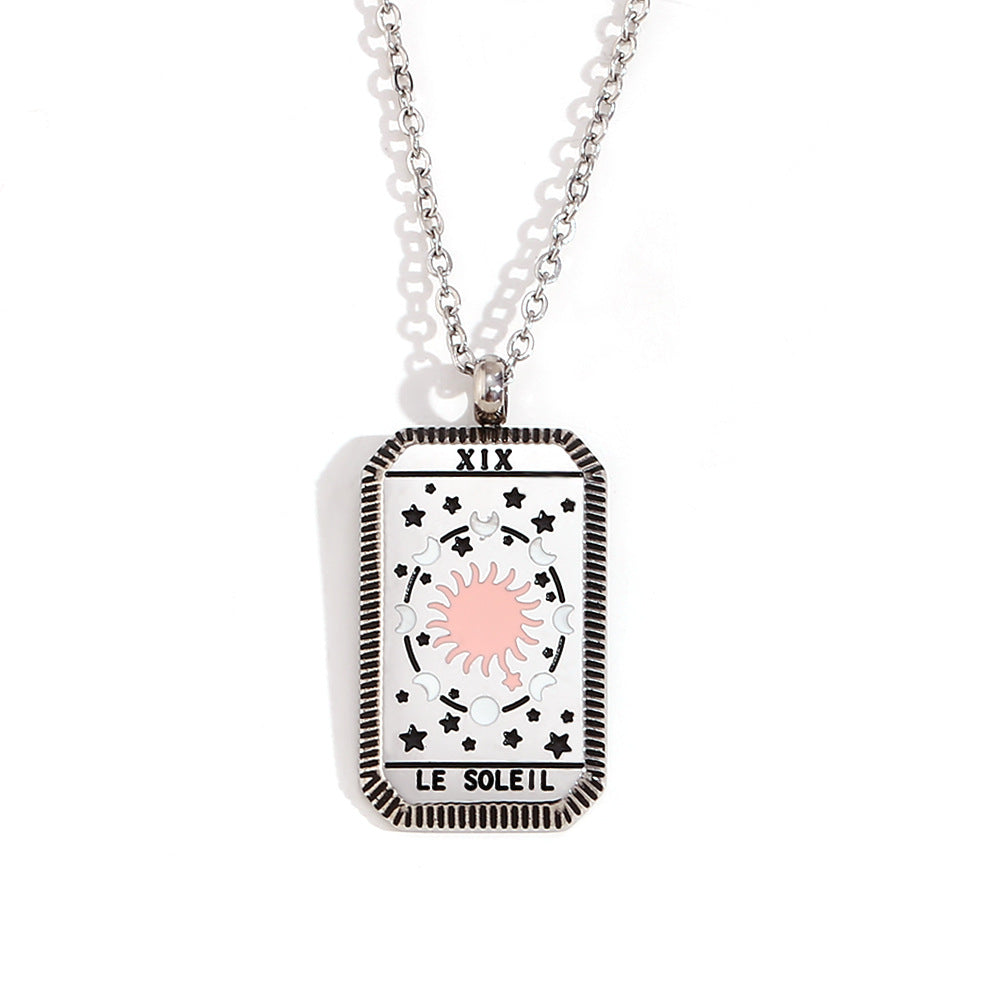Collana con ciondolo quadrato minimalista a tarocchi da donna in acciaio al titanio con placcatura in oro 18 carati e design geometrico