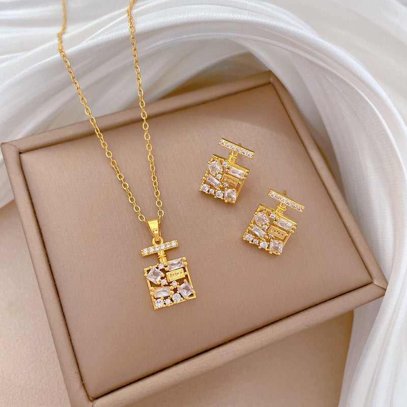 Set di collana e orecchini in acciaio al titanio con design geometrico minimalista, intarsio di strass e finitura placcata per donna