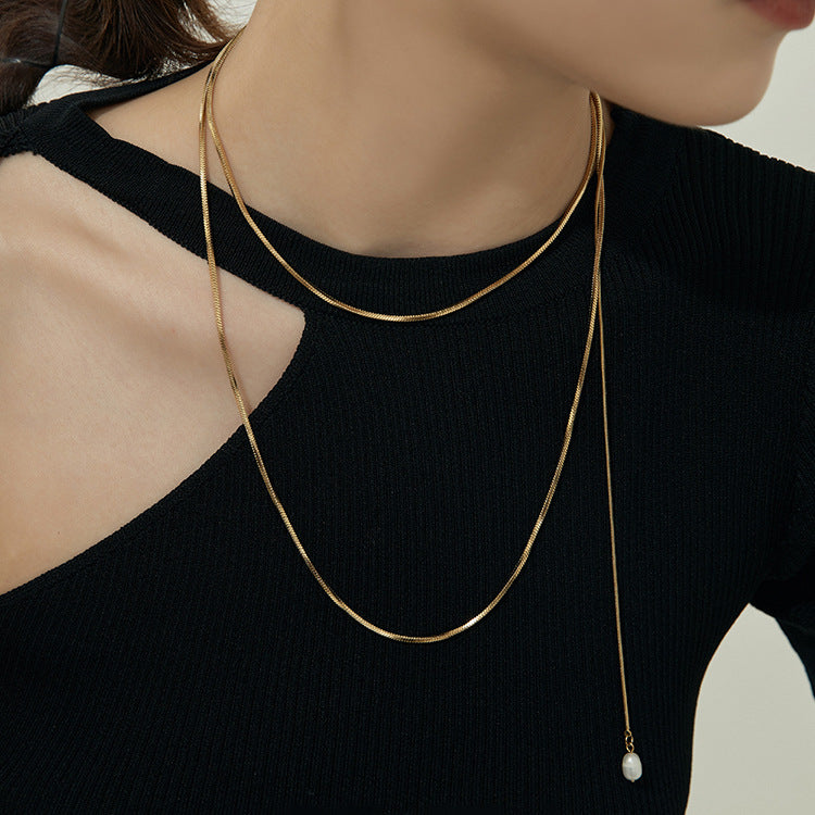 Gargantilla minimalista en forma de U de acero inoxidable con cadena de serpiente para mujer con colgante de nácar, acabado chapado, collar largo listo para combinar
