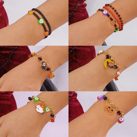 Pulsera de aleación con esqueleto, fantasma y calabaza de Halloween "Sweet-Edgy" con detalles de diamantes de imitación y acabado chapado