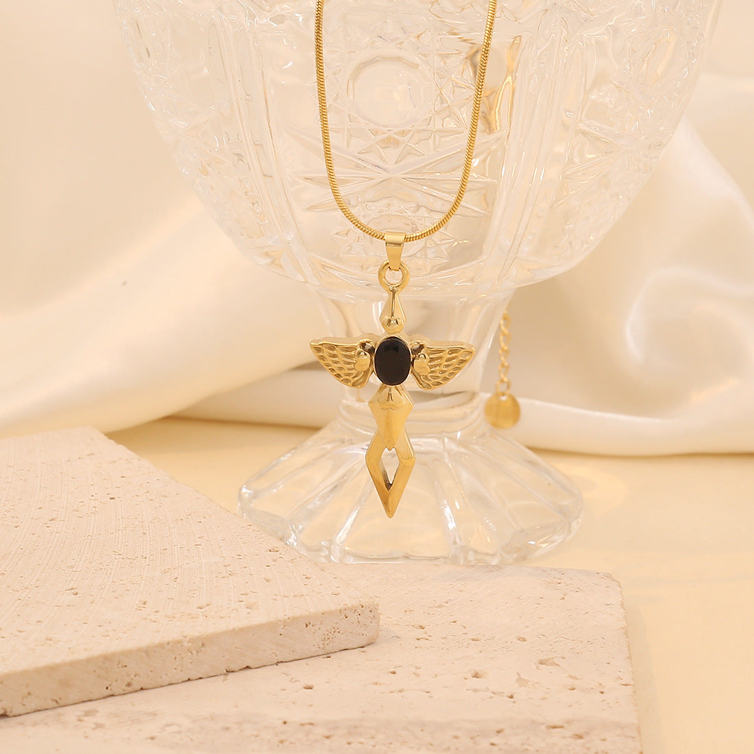 Collana con ciondolo a croce personalizzata in acciaio inossidabile da donna con stile minimalista moderno