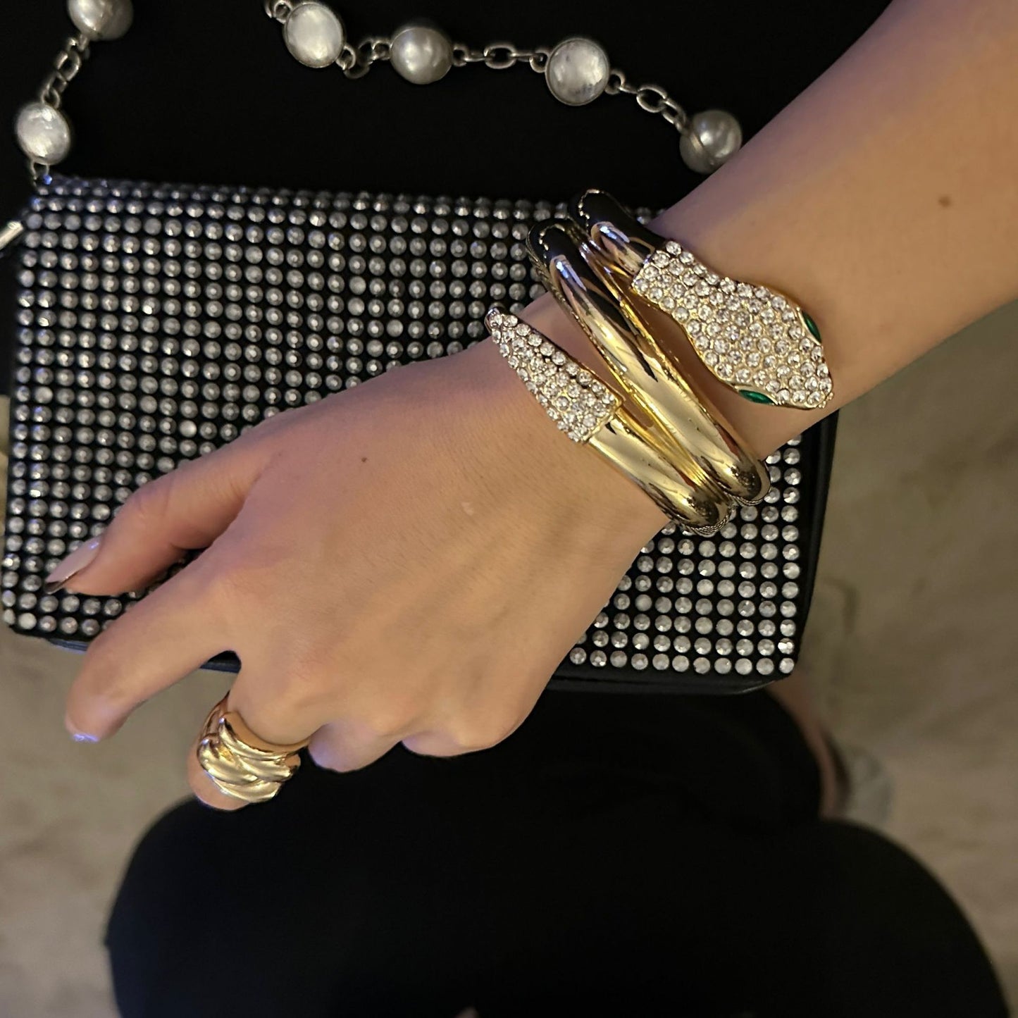 Bracciale in lega a forma di serpente con strass intarsiati stile Hip-hop