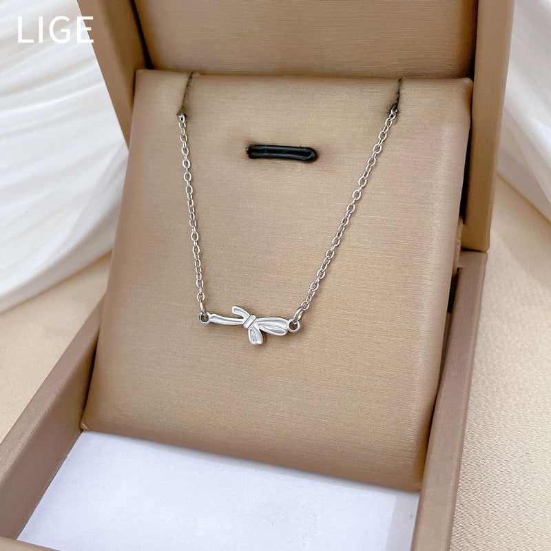 Minimalist Titanium Steel Butterfly Pendant Necklace for Women and Men, Gold-Plated Clavicle Chain with Geometric Design