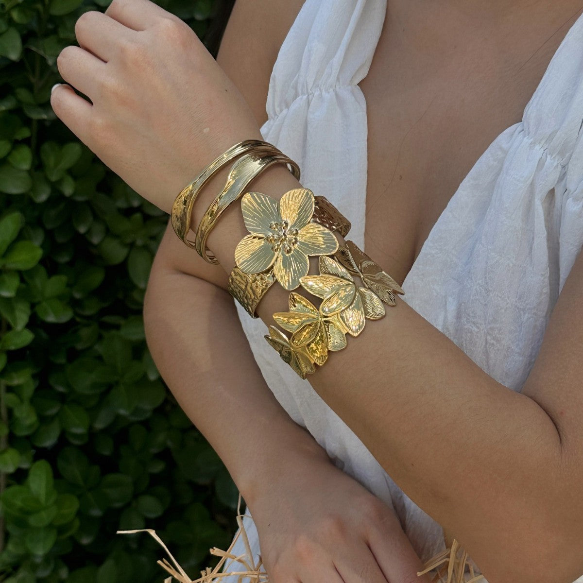 Vintage Elegant Geometric Floral Plated Stainless Steel Bracelet for Women