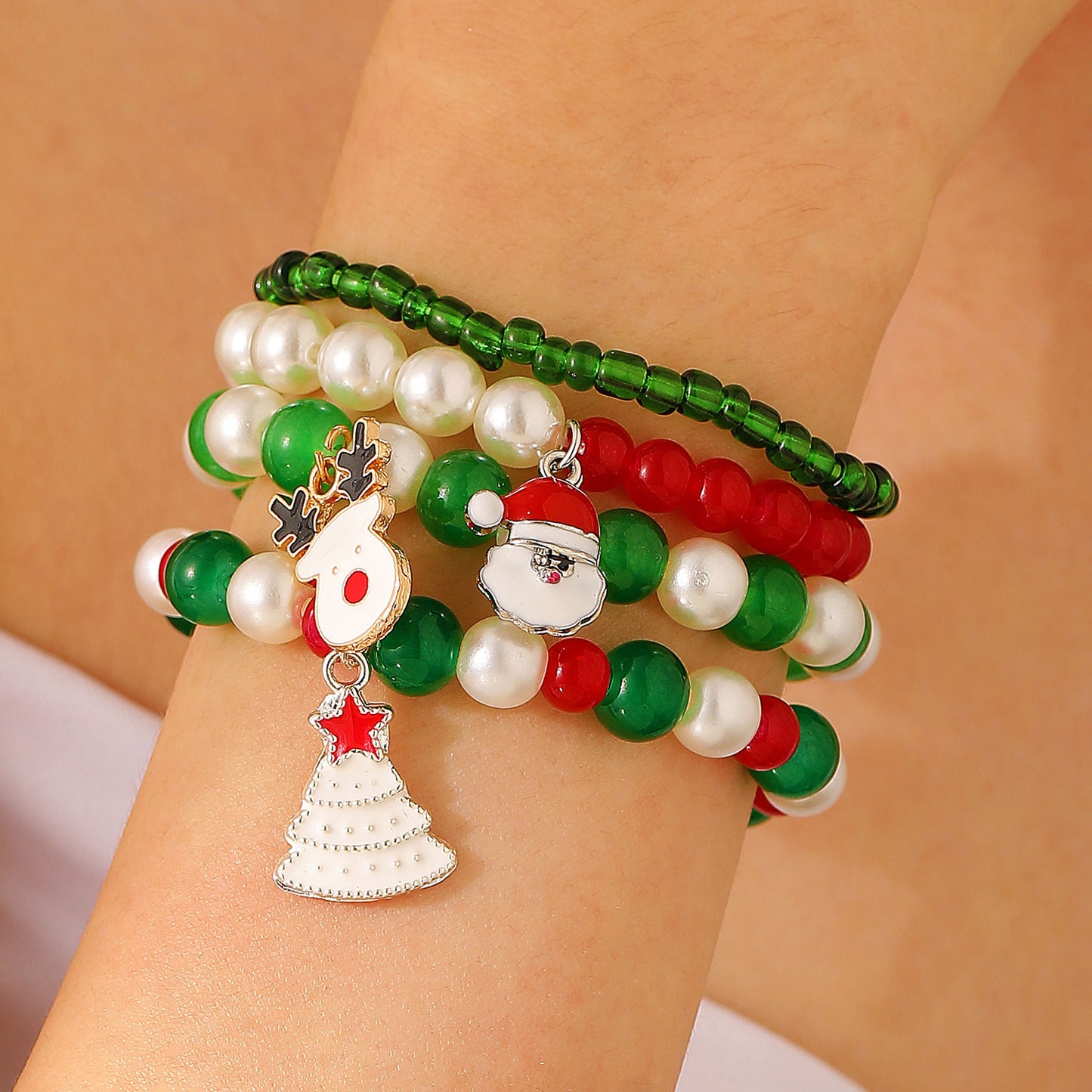 Braccialetto INS con ciondoli a forma di albero di Natale, pupazzo di neve e cuore per donna, con perline in lega e design festivo