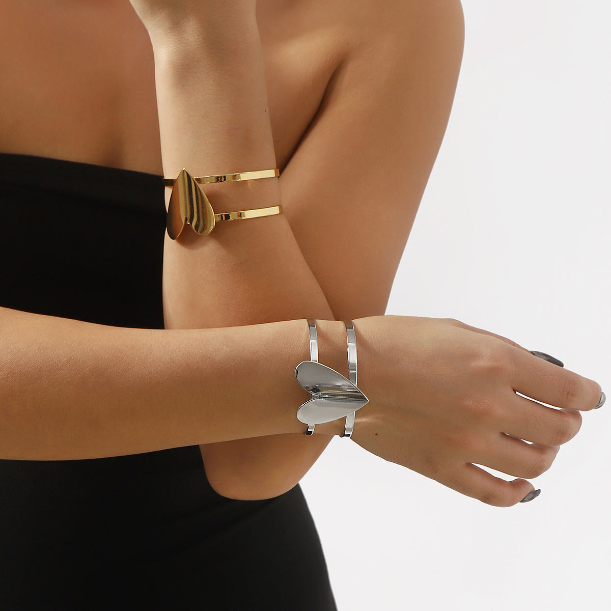 Bracciale da donna a cuore aperto geometrico minimalista stile freddo con base in ferro e finitura placcata