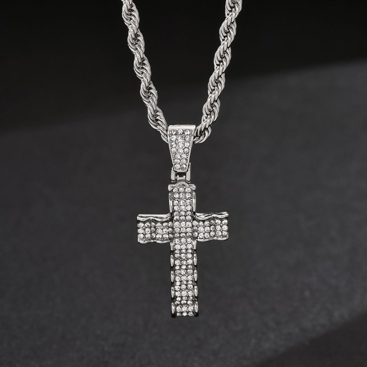 Collana da Uomo con Ciondolo a Croce Geometrica e a Rombo in Stile Hip Hop in Lega di Zinco con Catena Cubana e Intarsi in Strass
