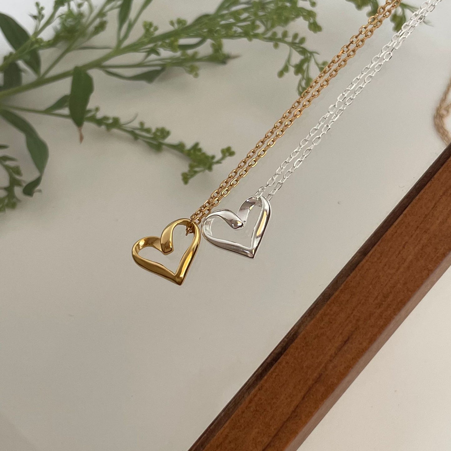 Minimalist Heart-Shaped 925 Sterling Silver Necklace with Geometric Pendant and Polished Finish