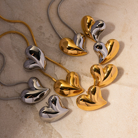 Aretes minimalistas de acero inoxidable chapados en oro de 18 quilates con forma de corazón para mujer