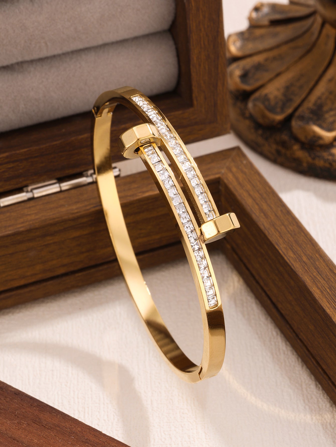 Juego de pulseras de acero inoxidable con trébol de cuatro hojas, incrustaciones de diamantes de imitación y chapado en oro al vacío de 18 quilates, estilo minimalista y a la moda