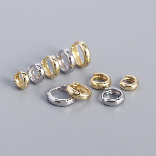 Pendientes de aro geométricos minimalistas de plata brillante en plata de ley 925 con acabado chapado