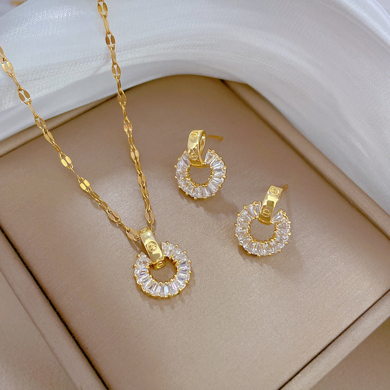 Set Collana e Orecchini in Acciaio al Titanio di Lusso Geometrico con Intarsi di Strass da Donna