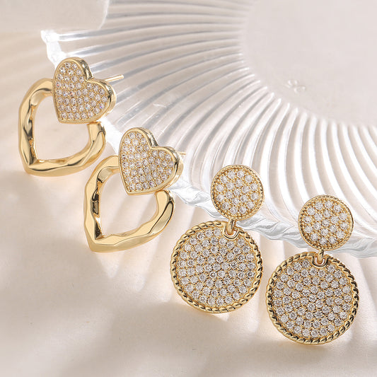 Orecchini da donna geometrici minimalisti in rame con placcatura in oro 18 carati e dettagli a cuore in zircone