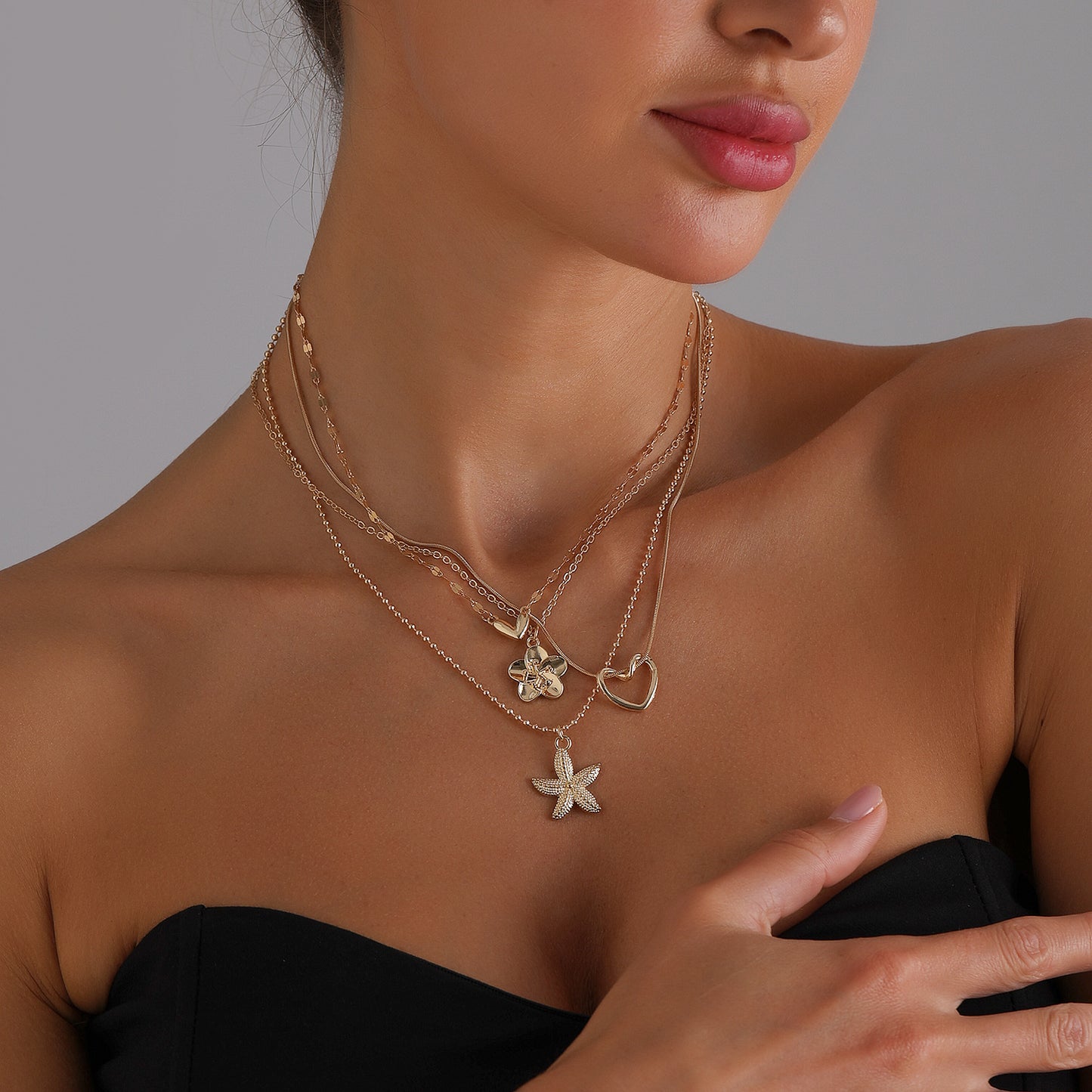 Vintage Floral Heart-Shaped Alloy Pendant Necklace with Plated Finish for Women