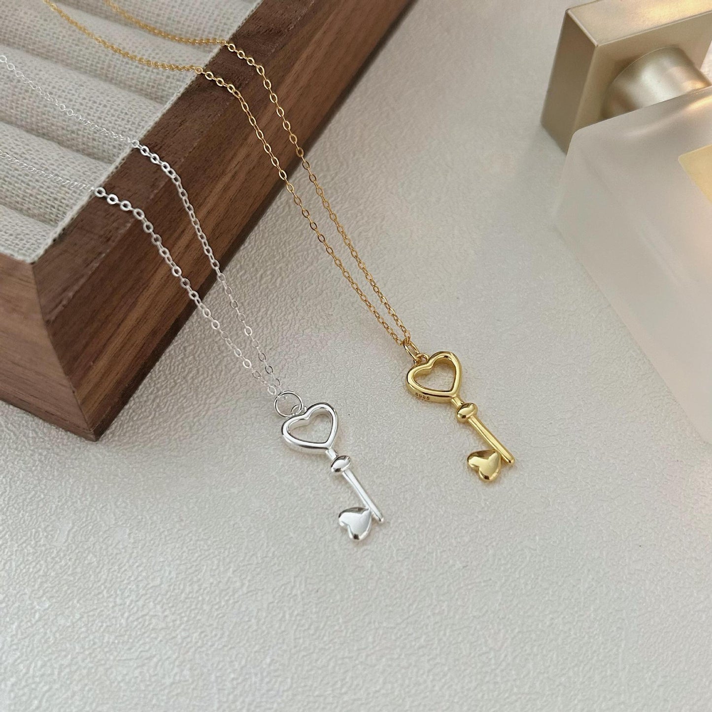 Minimalist Heart-Shaped 925 Sterling Silver Key Pendant Necklace with Plated Finish on Cross Chain