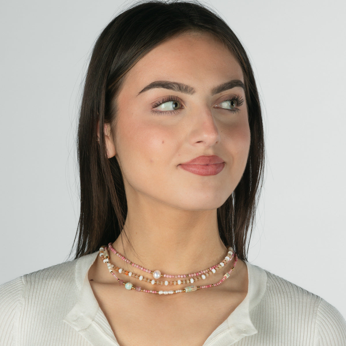 Elegante Collar de Cristales Rosas y Jaspe Rojo con Perlas de Agua Dulce en Cadena de Acero Inoxidable para Mujer