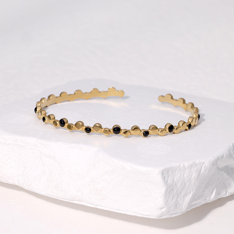 Bracciale rigido aperto in acciaio inossidabile placcato oro 18K con pois geometrici minimalisti alla moda