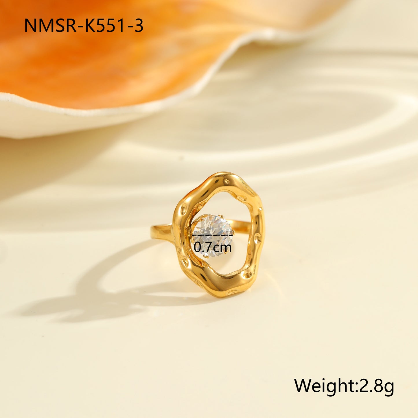 Anello minimalista irregolare geometrico in acciaio al titanio con intarsio di zirconi e placcatura in oro 18 carati per donna