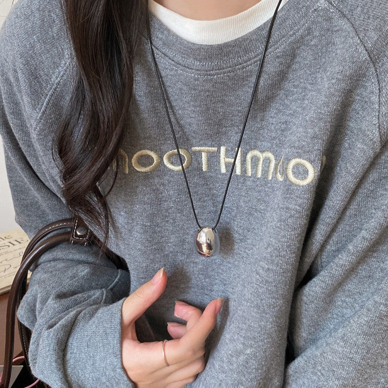Collana con Pendente Geometrico Minimalista da Donna in Lega con Finitura Elettroplaccata — Catena Leggera per Maglione, Accessorio di Lusso Versatile