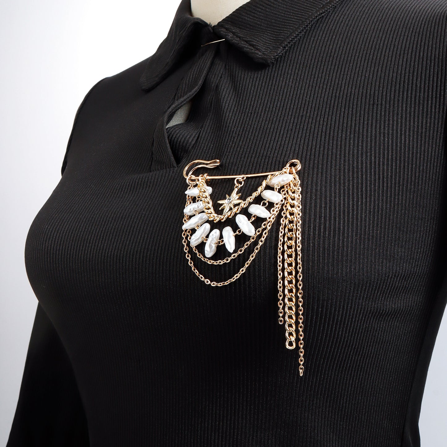 Broche de aleación geométrico vintage de moda OL con diseño de estrella de ocho puntas y borla para mujer