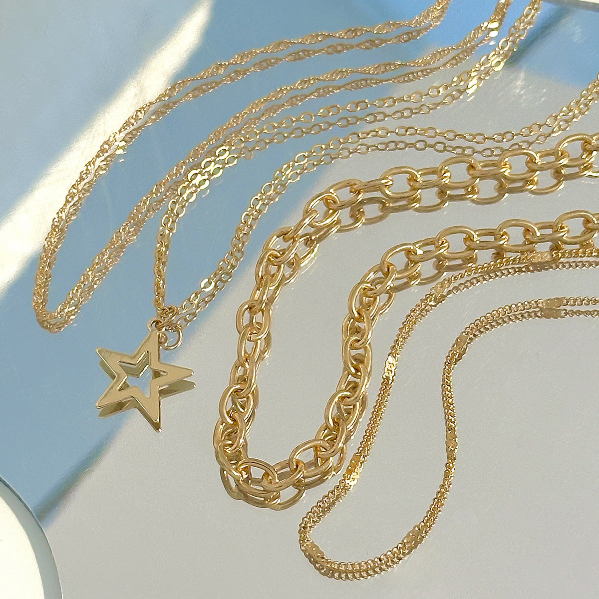 Minimalist Star-Shaped Pendant Necklace for Women with Zinc Alloy Construction and Electroplated Finish on Delicate Cross Chain