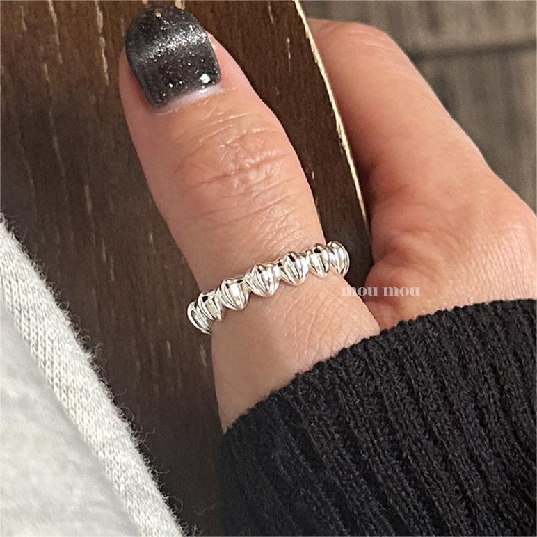 Anillo de plata de ley 925 minimalista en forma de corazón con acento cuadrado biselado para mujer