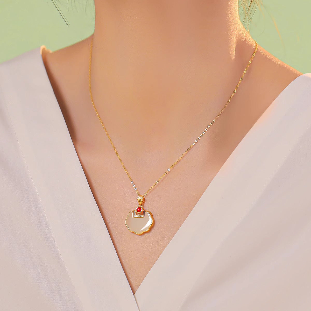 Collana con ciondolo a forma di lucchetto in oro placcato rame a forma di fiore minimalista per uomo e donna con catena a O in acciaio al titanio